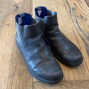 Gap Kids 5 Grey vegan leather Boots